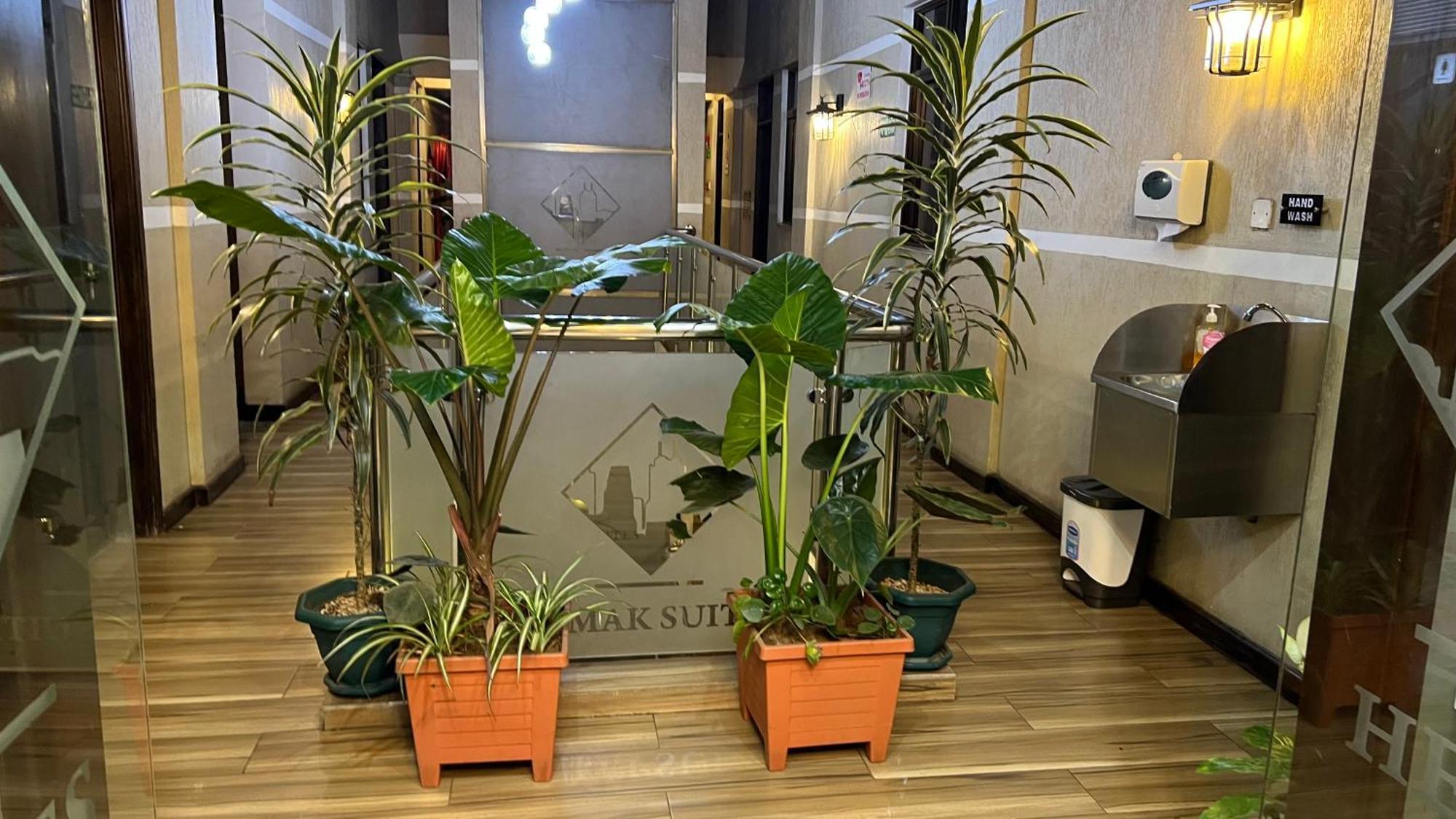 Hemak Suites Hotel Nairobi Exteriör bild