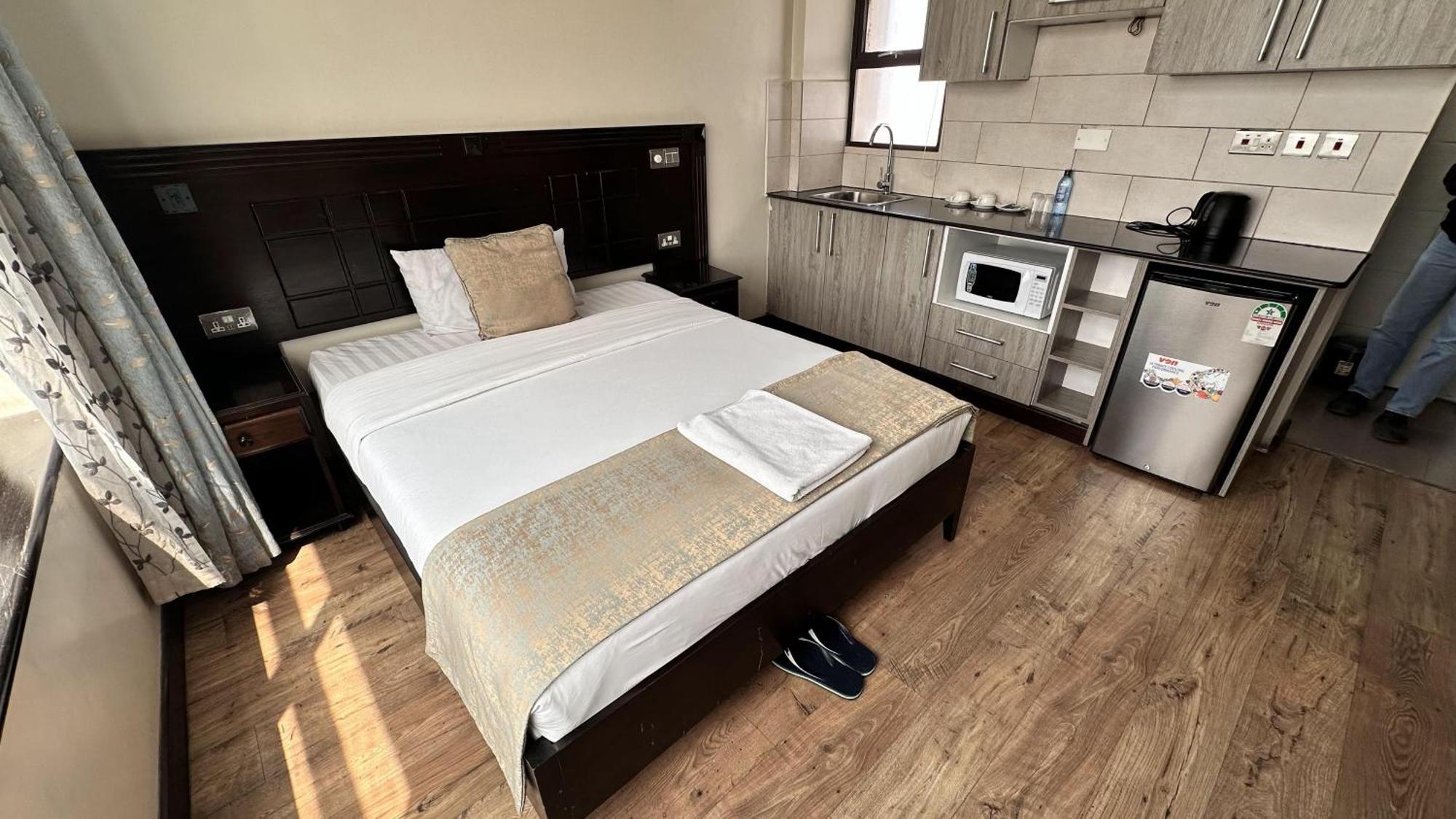 Hemak Suites Hotel Nairobi Exteriör bild