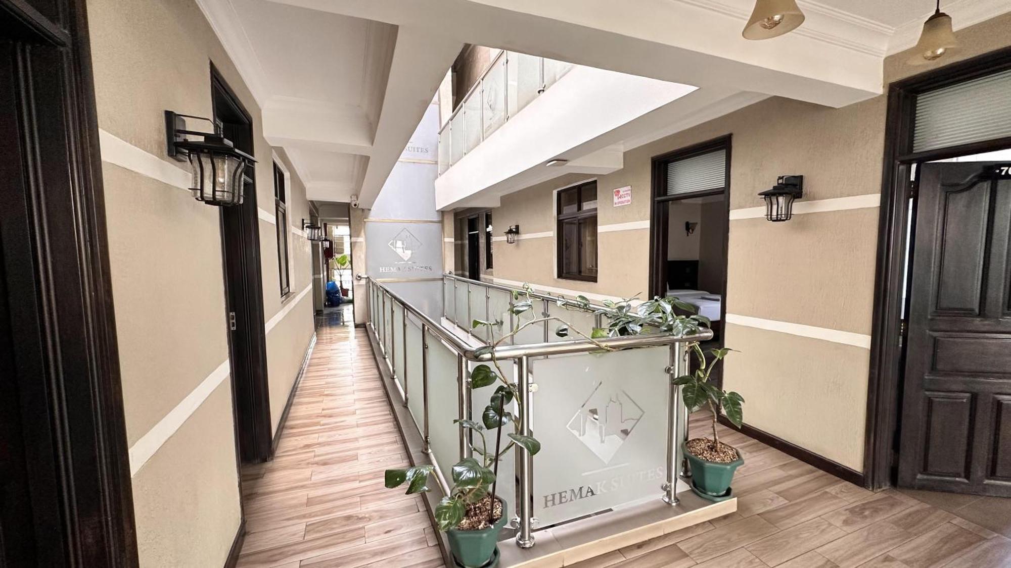 Hemak Suites Hotel Nairobi Exteriör bild