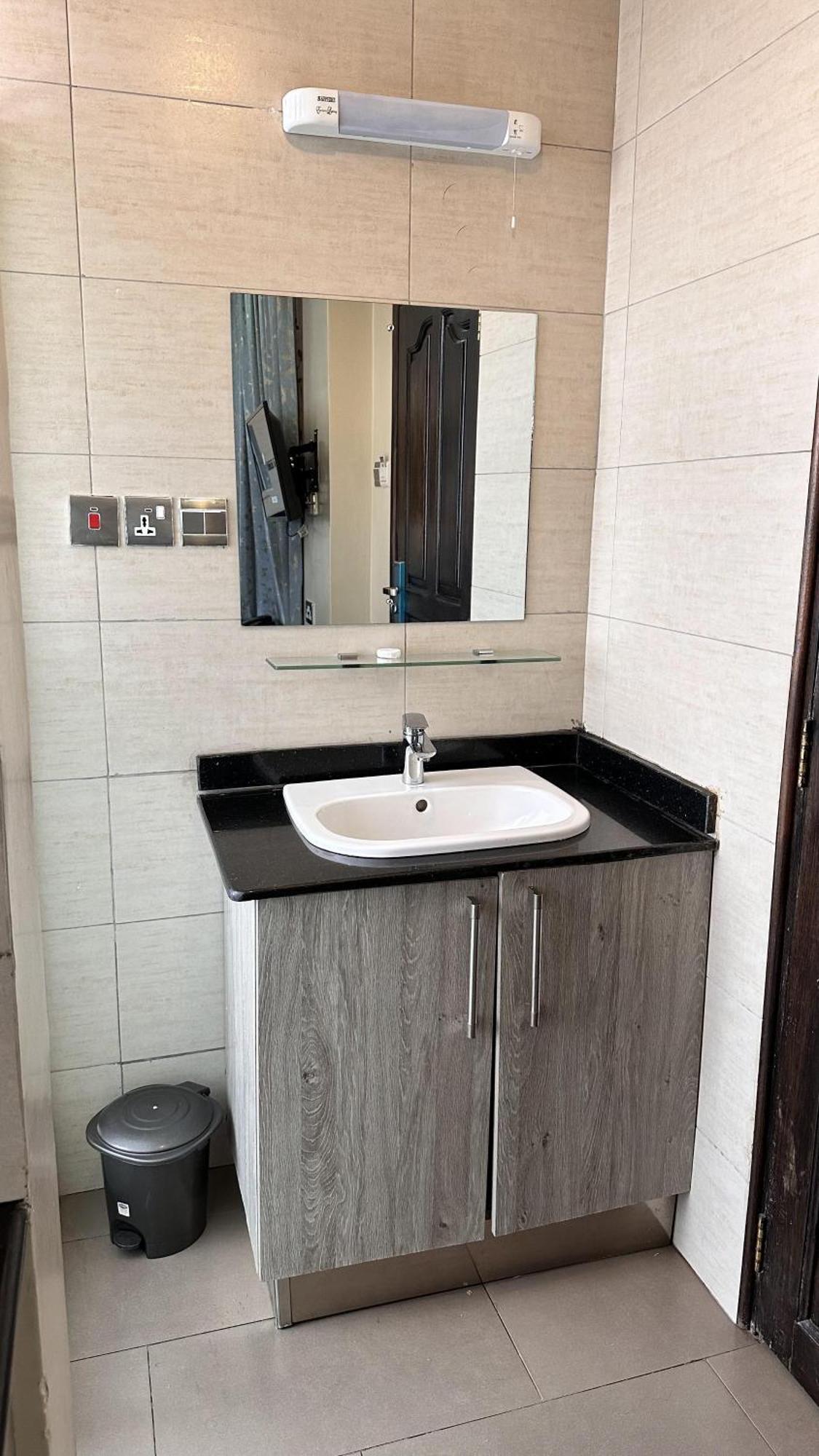 Hemak Suites Hotel Nairobi Exteriör bild